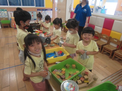 We were also cleaning and sorting up our toys. Everything is fun if we can do it all together with friends!